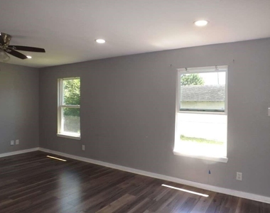 7619 Ilex Street - Photo Thumbnail 8