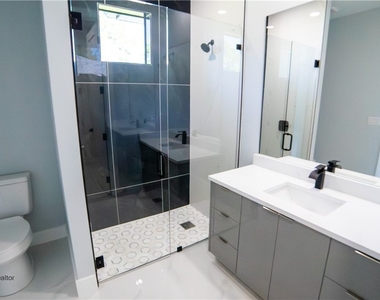 2401/2403 Matena Avenue S - Photo Thumbnail 8
