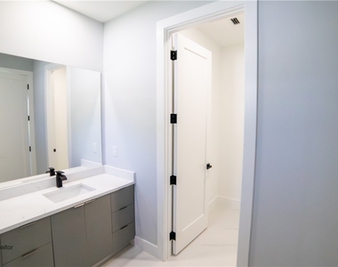 2401/2403 Matena Avenue S - Photo Thumbnail 7