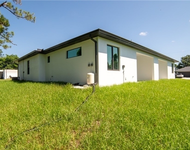2401/2403 Matena Avenue S - Photo Thumbnail 3