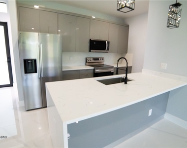 2401/2403 Matena Avenue S - Photo Thumbnail 20