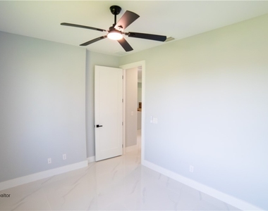 2401/2403 Matena Avenue S - Photo Thumbnail 15