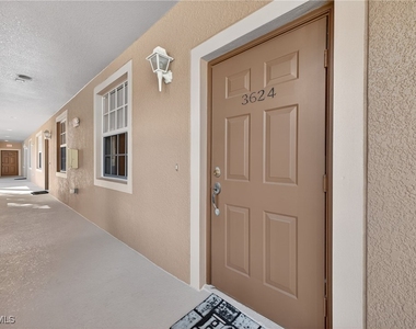 9601 Spanish Moss Way - Photo Thumbnail 2