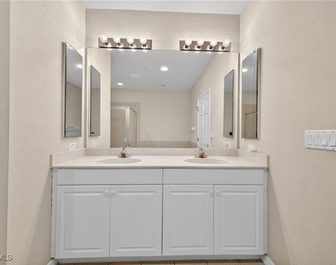 9601 Spanish Moss Way - Photo Thumbnail 12