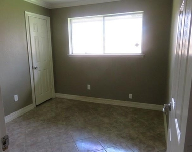 8811 Burford Lane - Photo Thumbnail 14