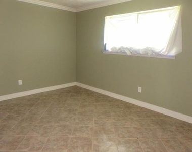 8811 Burford Lane - Photo Thumbnail 15