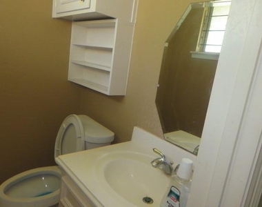 8811 Burford Lane - Photo Thumbnail 16