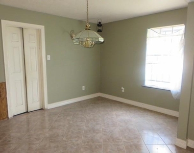 8811 Burford Lane - Photo Thumbnail 7