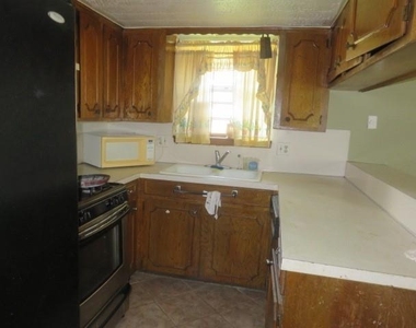 8811 Burford Lane - Photo Thumbnail 9