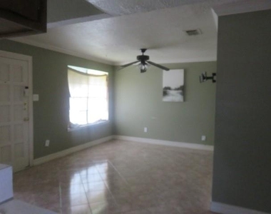 8811 Burford Lane - Photo Thumbnail 5