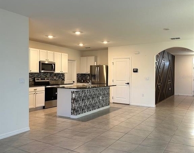 5703 Hollingworth Trail - Photo Thumbnail 4