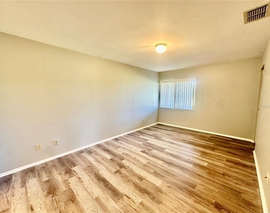 7903 Waterview Way - Photo Thumbnail 13