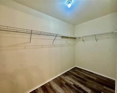 7903 Waterview Way - Photo Thumbnail 18