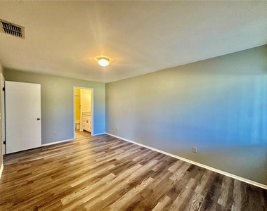 7903 Waterview Way - Photo Thumbnail 14
