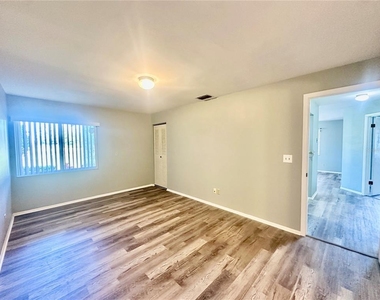 7903 Waterview Way - Photo Thumbnail 15