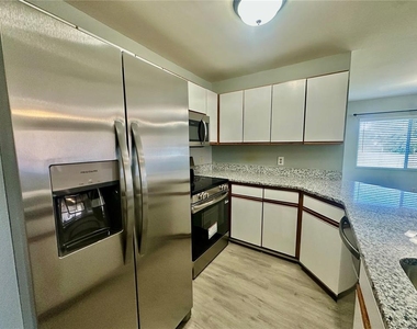 7903 Waterview Way - Photo Thumbnail 9