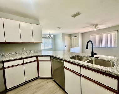 7903 Waterview Way - Photo Thumbnail 10