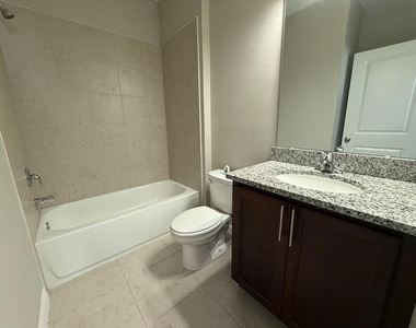 3124 Voyager Avenue - Photo Thumbnail 11