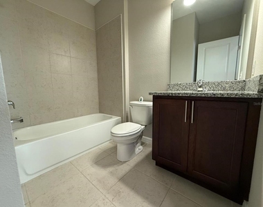 3124 Voyager Avenue - Photo Thumbnail 10