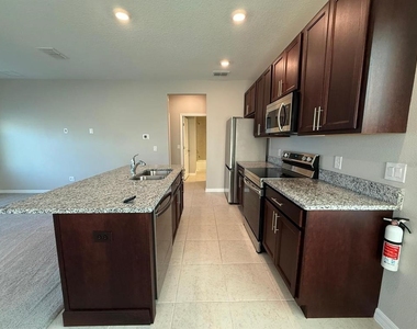 3124 Voyager Avenue - Photo Thumbnail 6