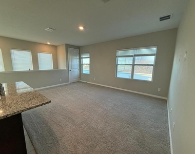 3124 Voyager Avenue - Photo Thumbnail 3