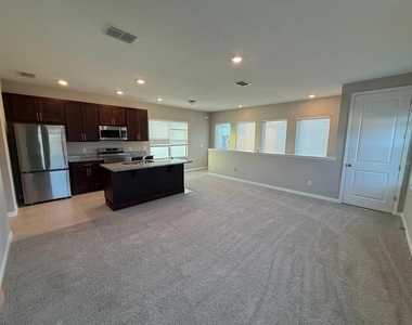 3124 Voyager Avenue - Photo Thumbnail 2