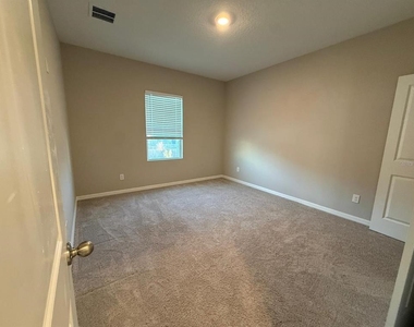 3124 Voyager Avenue - Photo Thumbnail 12