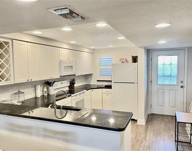 2100 N Peninsula Avenue - Photo Thumbnail 10