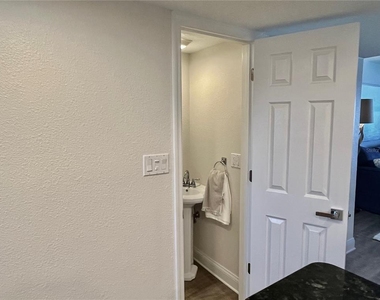 2100 N Peninsula Avenue - Photo Thumbnail 16