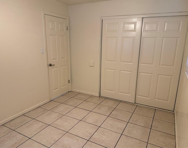 822 S Lone Oak Drive - Photo Thumbnail 11
