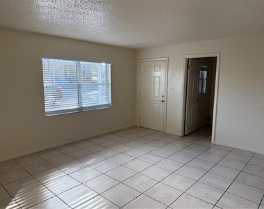 822 S Lone Oak Drive - Photo Thumbnail 3