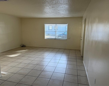 822 S Lone Oak Drive - Photo Thumbnail 15