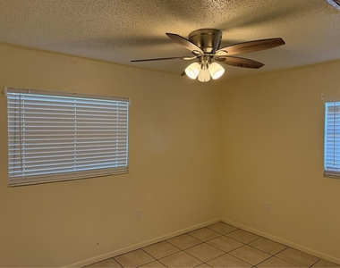 822 S Lone Oak Drive - Photo Thumbnail 9