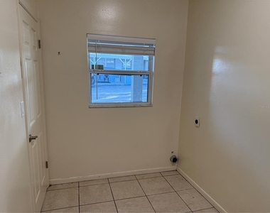 822 S Lone Oak Drive - Photo Thumbnail 17