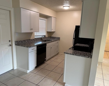 822 S Lone Oak Drive - Photo Thumbnail 12