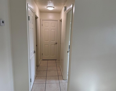 822 S Lone Oak Drive - Photo Thumbnail 4
