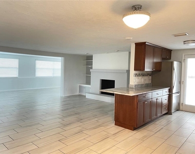 6405 White Sands Terrace - Photo Thumbnail 5