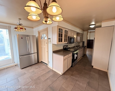 629 Clay Avenue - Photo Thumbnail 9
