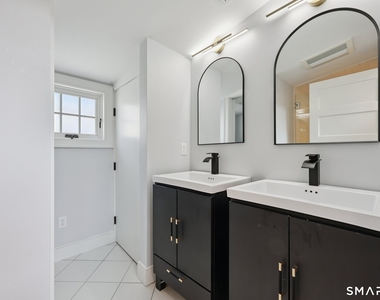 19 Middle Beach Road - Photo Thumbnail 19