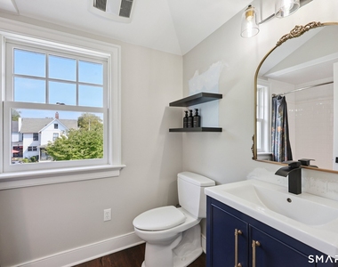 19 Middle Beach Road - Photo Thumbnail 14
