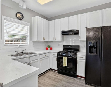 230 Valley Crossing - Photo Thumbnail 6