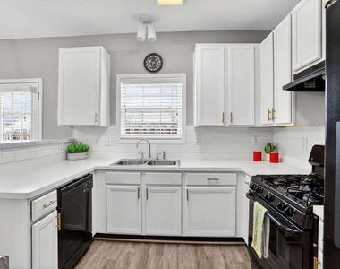 230 Valley Crossing - Photo Thumbnail 3