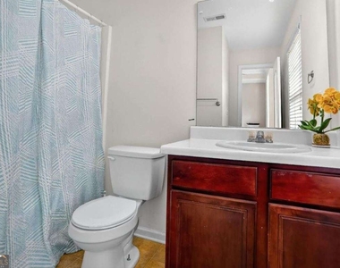 230 Valley Crossing - Photo Thumbnail 12