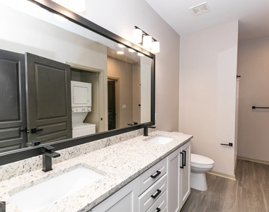 1000 Ashwood Parkway - Photo Thumbnail 10