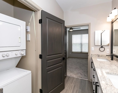 1000 Ashwood Parkway - Photo Thumbnail 11
