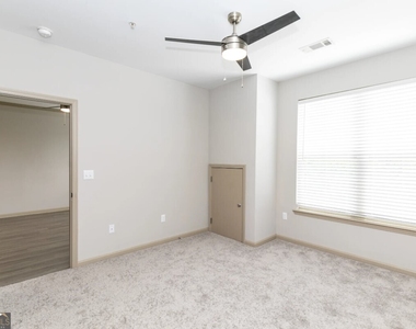 1000 Ashwood Parkway - Photo Thumbnail 9