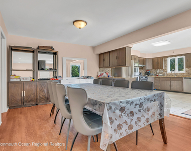 872 Red Oaks Drive - Photo Thumbnail 2