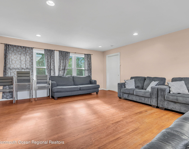 872 Red Oaks Drive - Photo Thumbnail 1