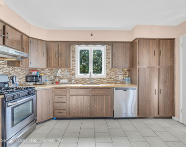 872 Red Oaks Drive - Photo Thumbnail 5