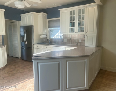 327 Woodland Avenue - Photo Thumbnail 10